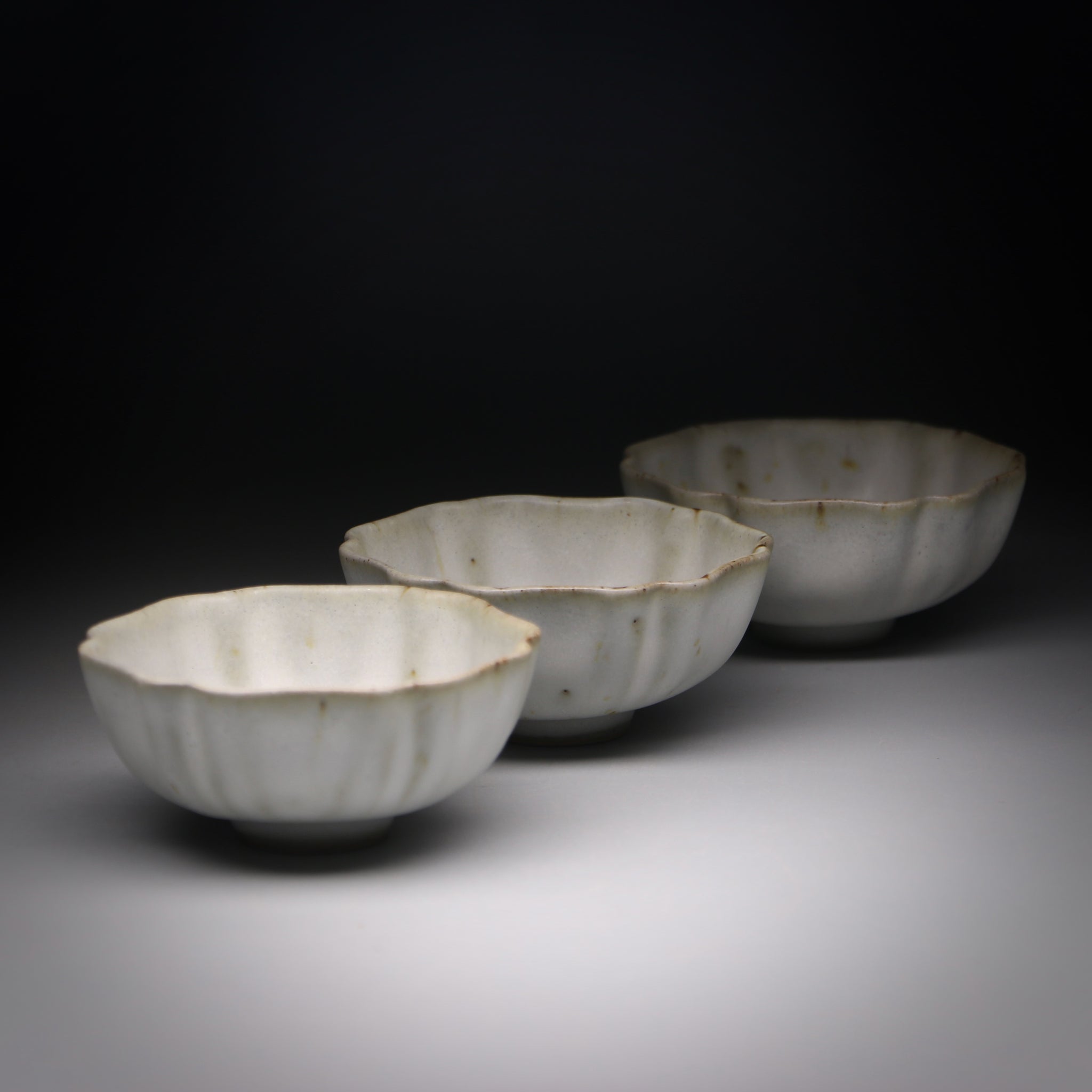 Satin white flower-shaped teacup set B 60ml x 3