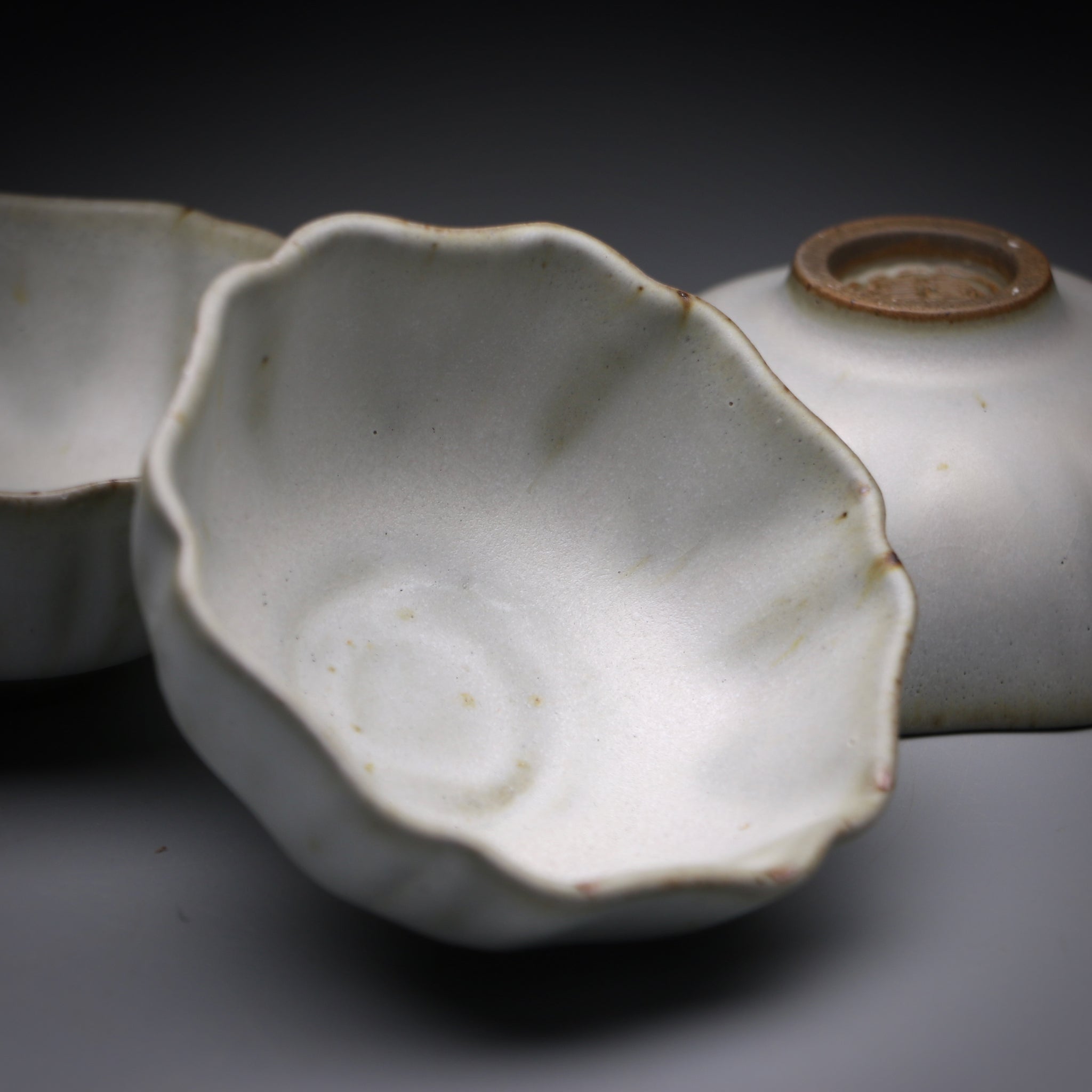 Satin white flower-shaped teacup set B 60ml x 3