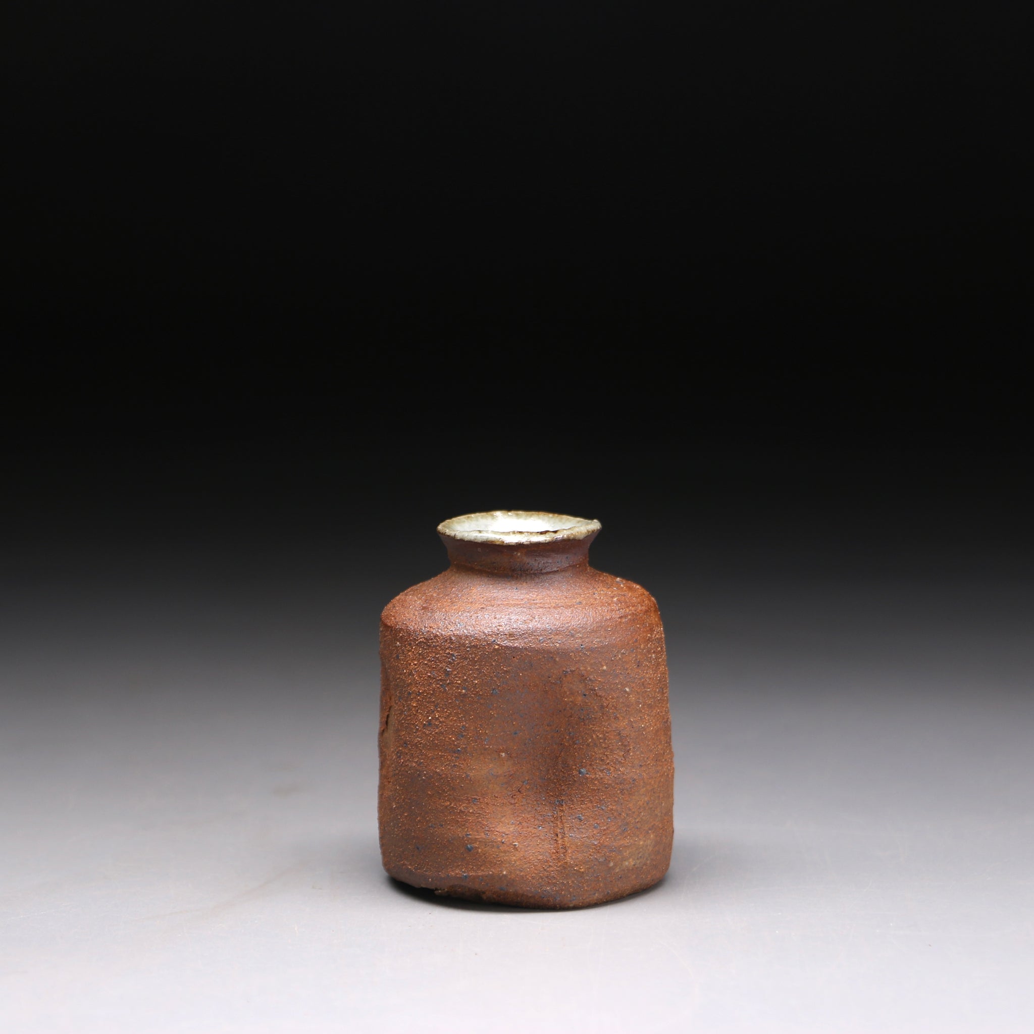 textured clay bud vase 6cm h x 4.5cm w
