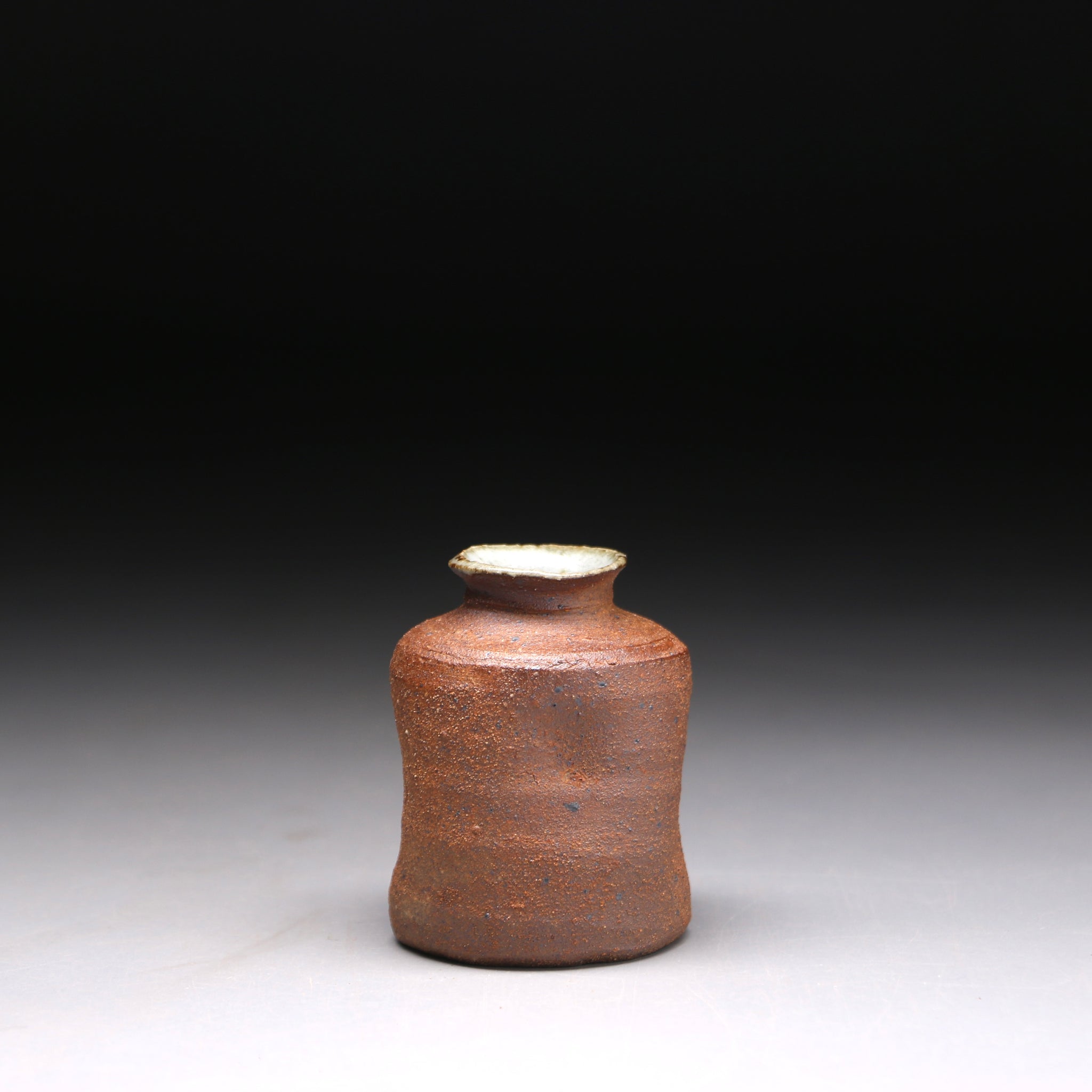 textured clay bud vase 6cm h x 4.5cm w