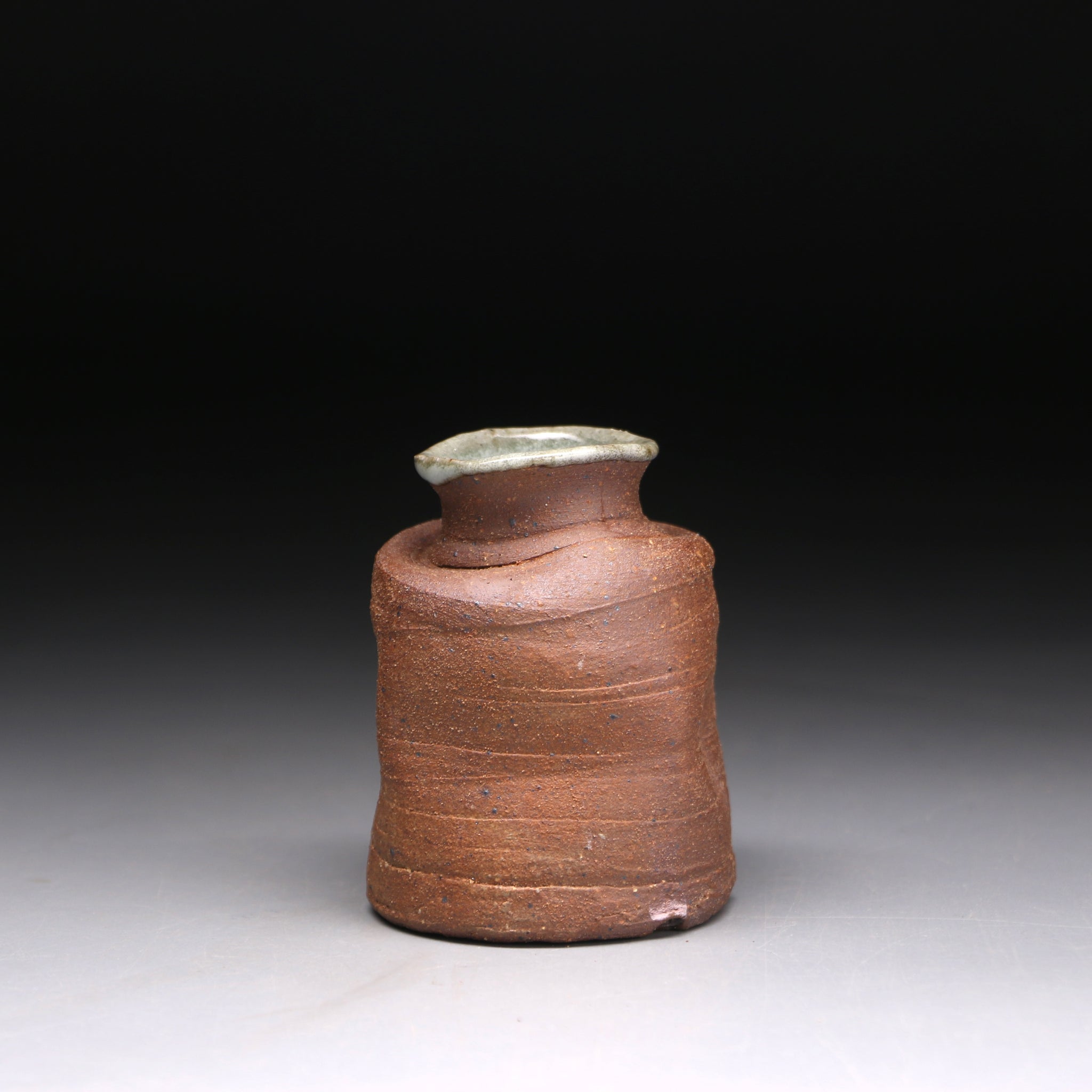 textured clay bud vase 7.5cm h x 6cm w