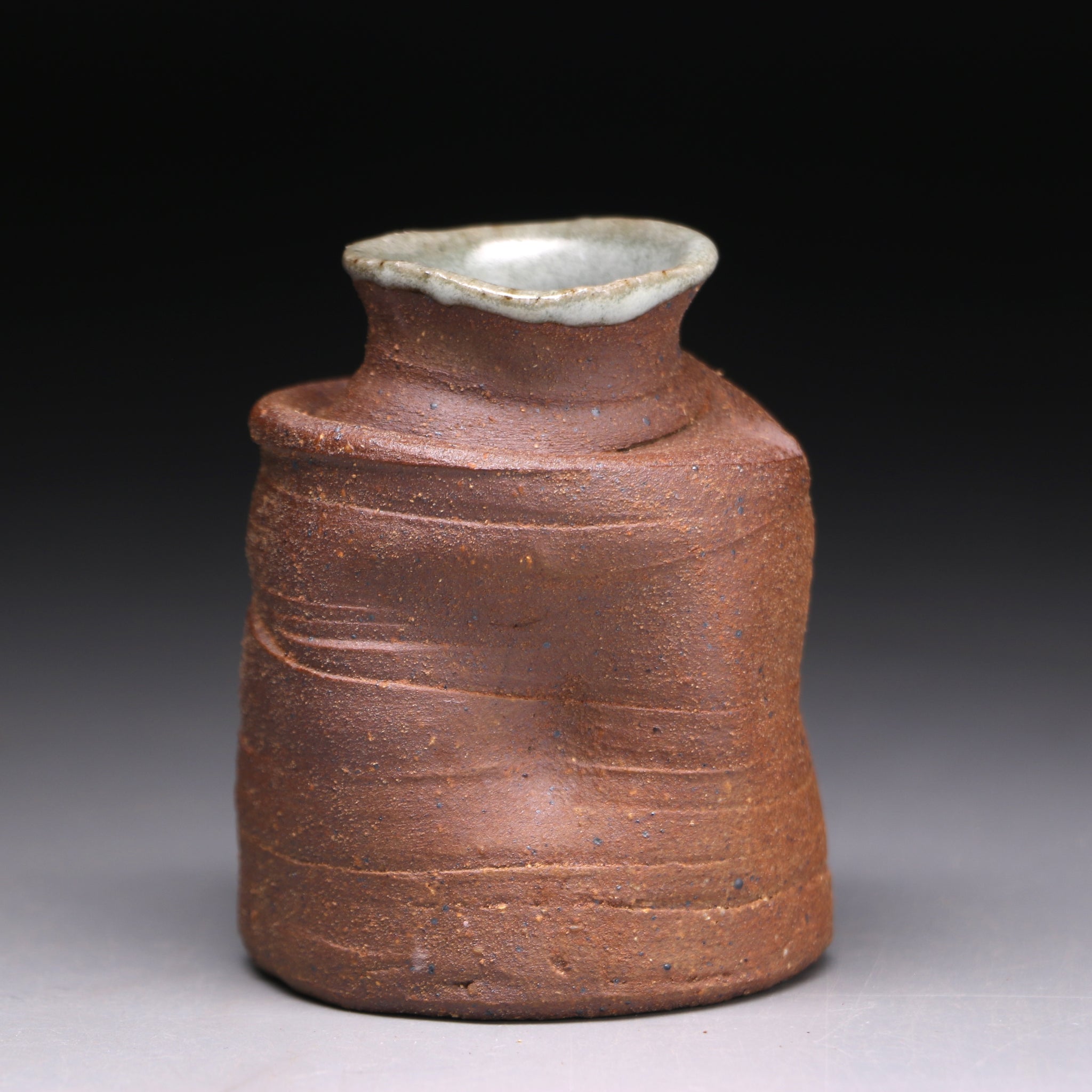 textured clay bud vase 7.5cm h x 6cm w