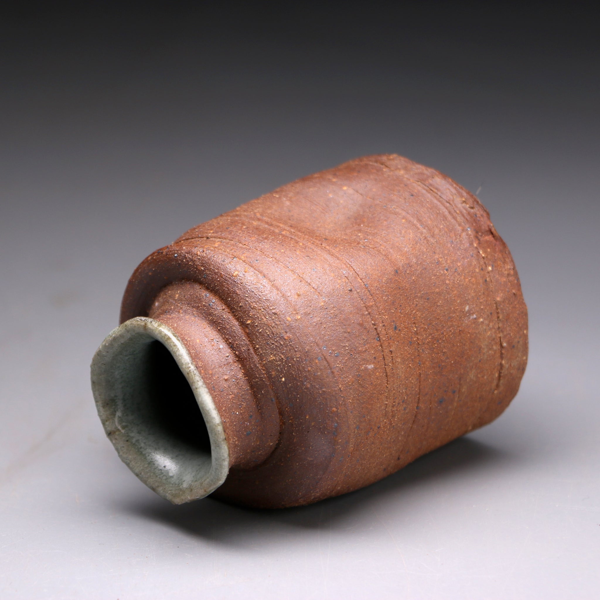 textured clay bud vase 7.5cm h x 6cm w