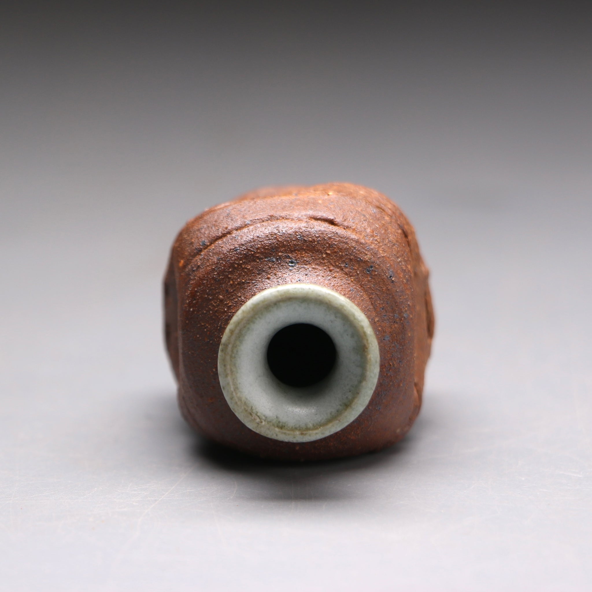 textured clay bud vase 5.5cm h x 4cm w