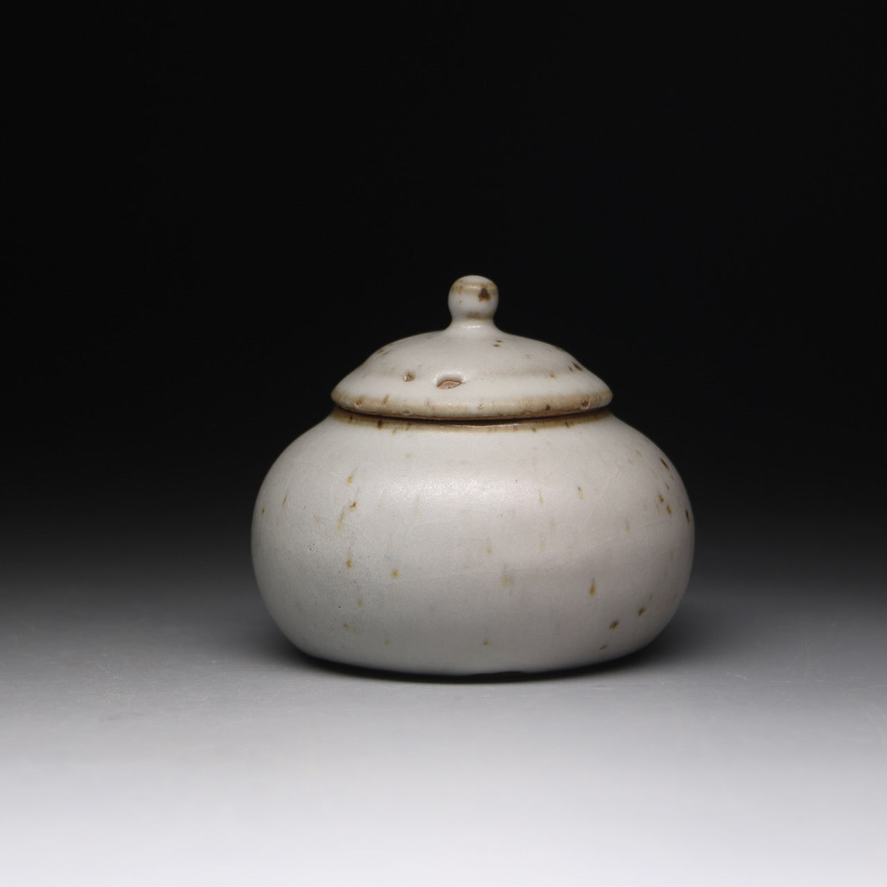 small satin white tea jar 140ml