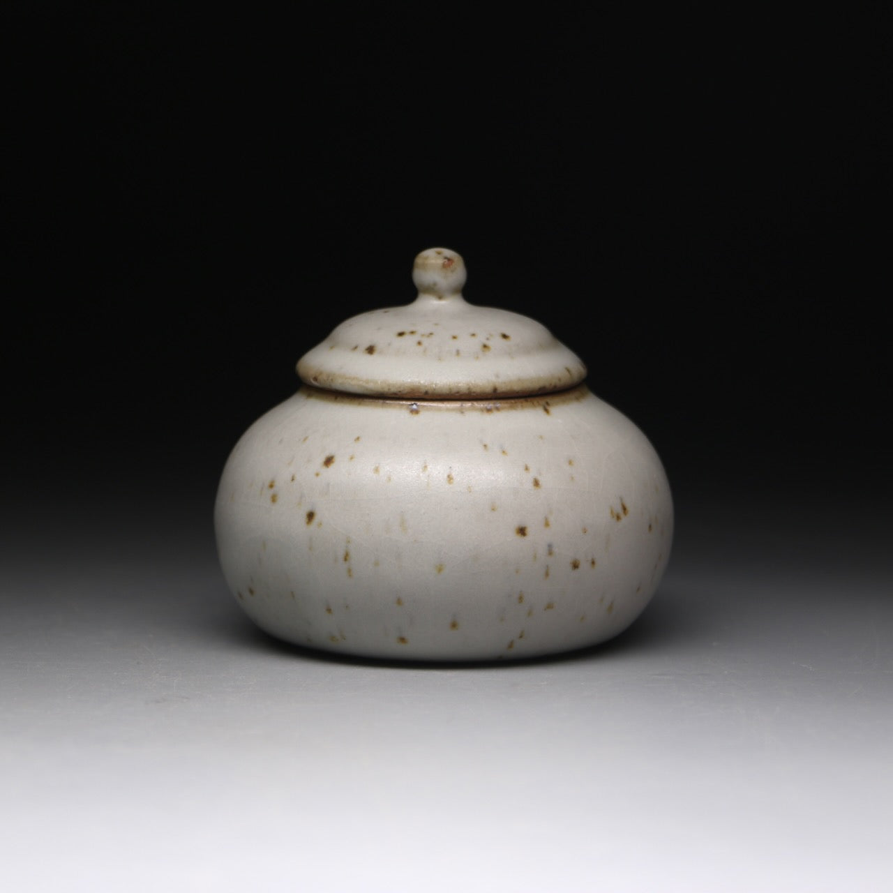 small satin white tea jar 140ml