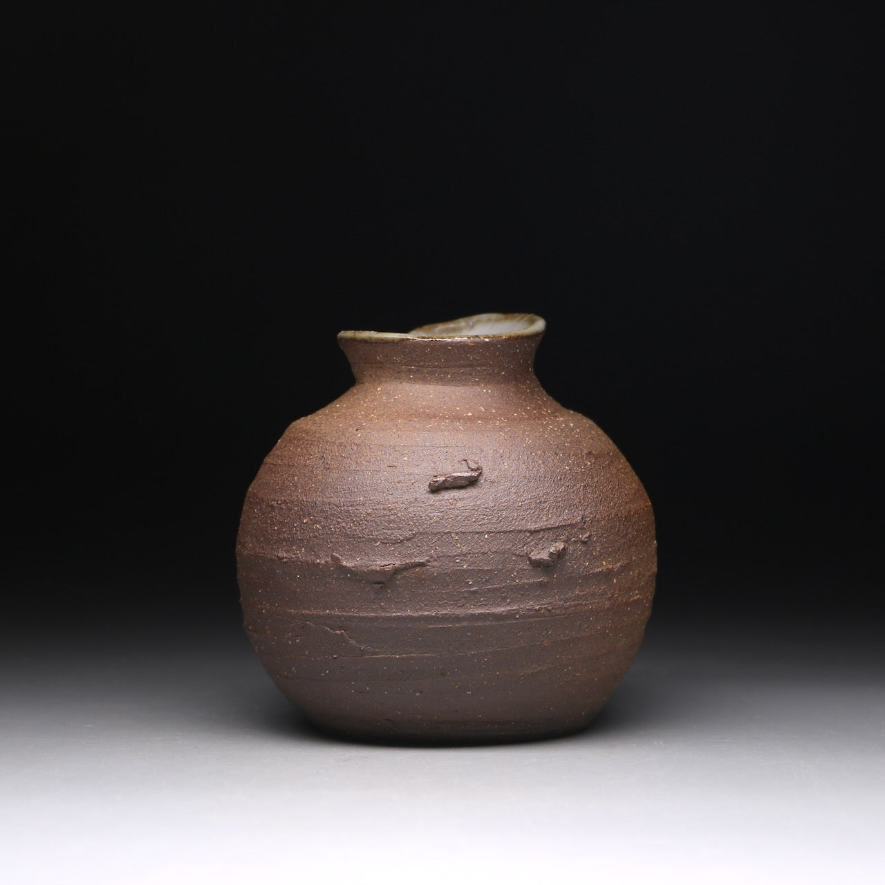 textured clay bud vase 10cm h x 9cm w
